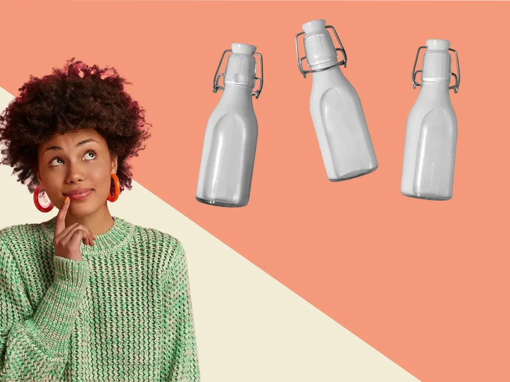 Femme pensive devant trois bouteilles de lait, illustrant le choix du lait pour faire ses yaourts maison
